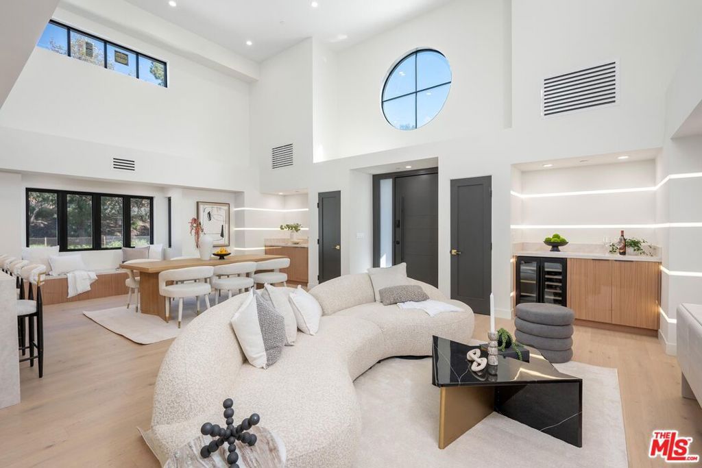 Photo of 4557 Camellia Avenue, Studio City, CA 91602 (MLS # 26654127)