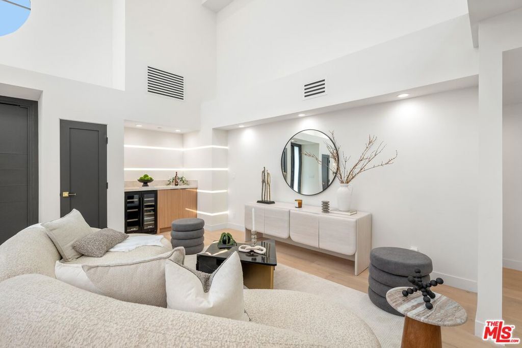 Photo of 4557 Camellia Avenue, Studio City, CA 91602 (MLS # 26654127)