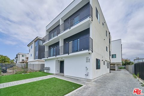 Photo of 603 W 41st Place, Los Angeles, CA 90037 (MLS # 26659385)