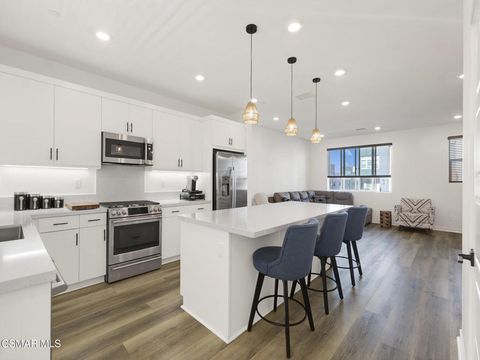 Photo of 27065 Tanager Lane, Valencia, CA 91381 (MLS # 225005528)