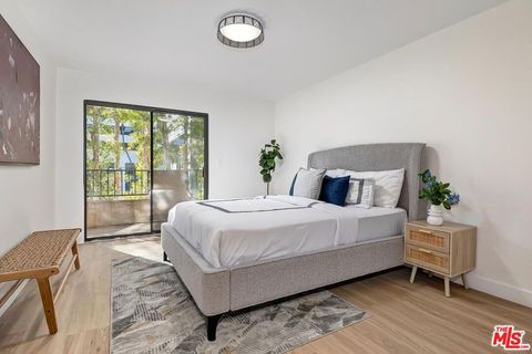 Tiny photo for 1633 S Bentley Avenue #204, Los Angeles, CA 90025 (MLS # 25624103)