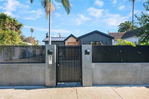 Photo of 622 N La Jolla Avenue, Los Angeles, CA 90048 (MLS # SR25246762) Photo of 622 N La Jolla Avenue, Los Angeles, CA 90048 (MLS # SR25246762)