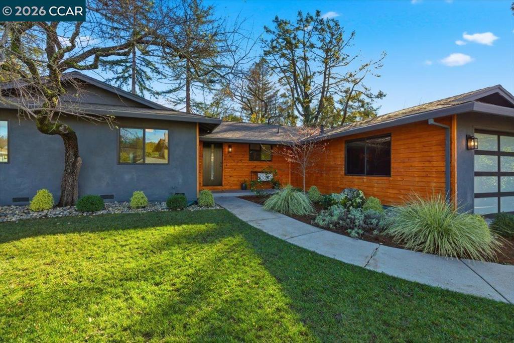 6 Sparrow Ct, Moraga CA 94556