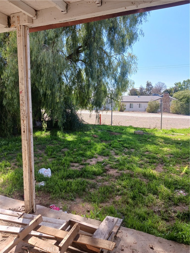 Main image without alt text