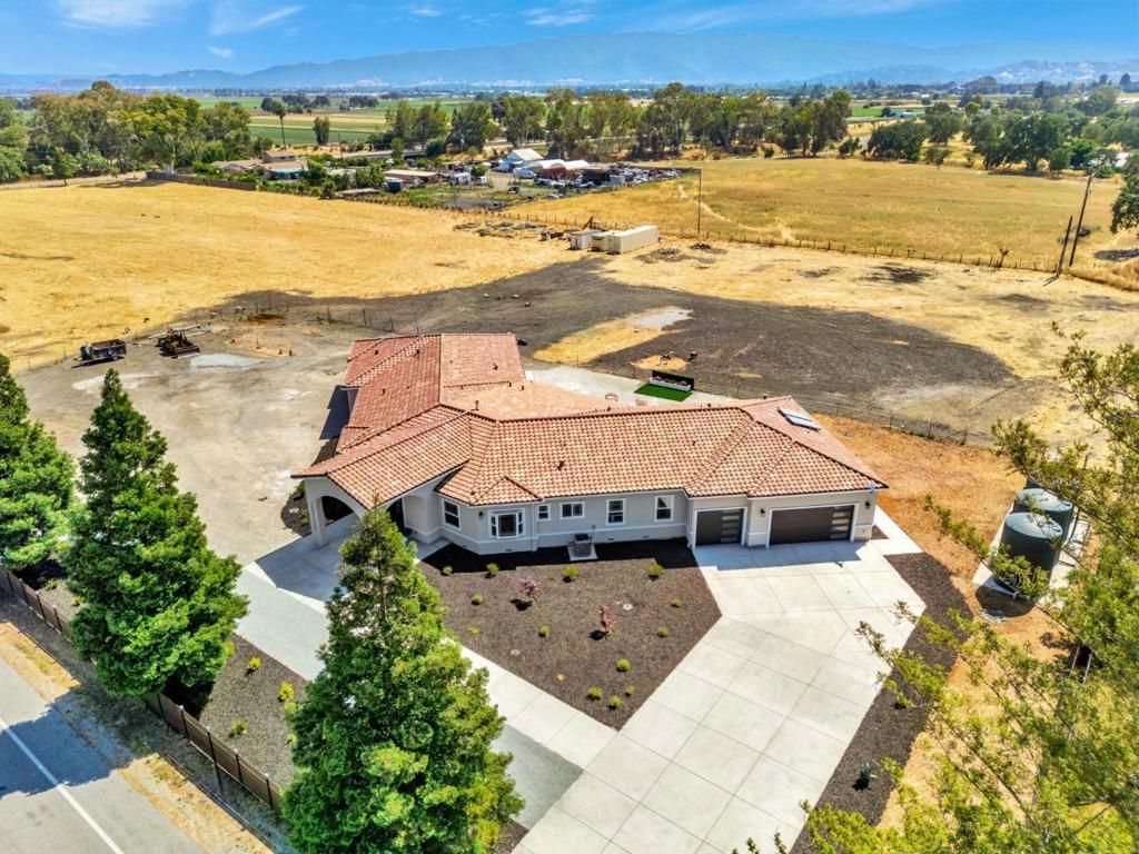 Photo of 10055 Foothill Avenue, Gilroy, CA 95020 (MLS # ML82022540)