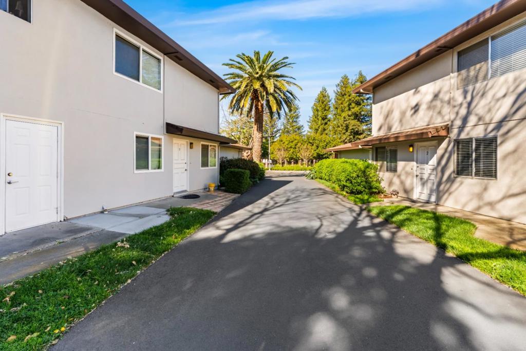 1730 Fremont Court 2