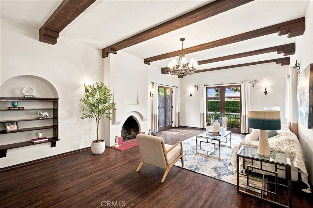 438 W Duarte