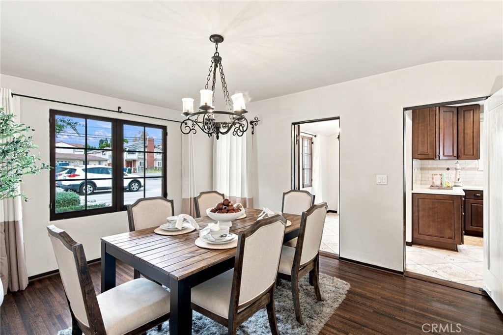 438 W Duarte