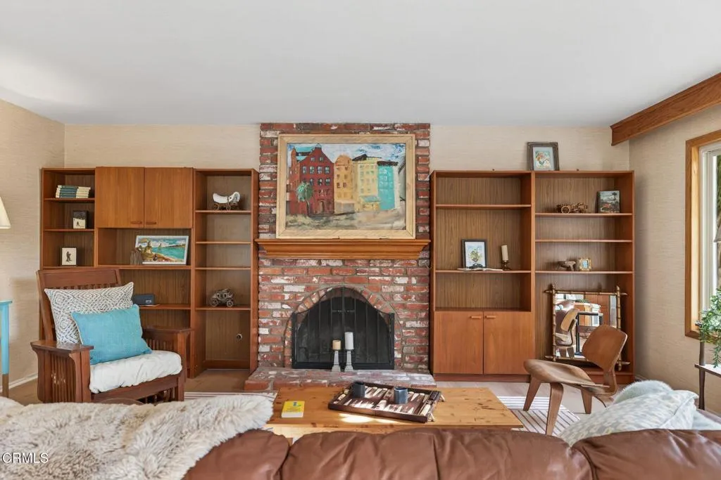 Ventura, California 93004, United States, 3 Bedrooms Bedrooms, ,3 BathroomsBathrooms,Residential,Active,240211