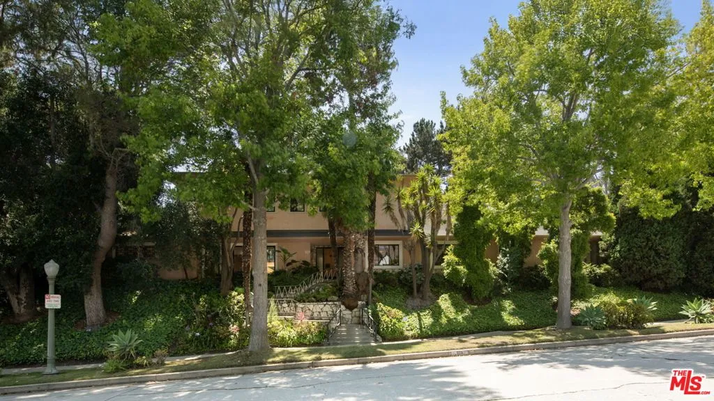 Los Angeles, California 90024, United States, 5 Bedrooms Bedrooms, ,4 BathroomsBathrooms,Residential,Active,179466