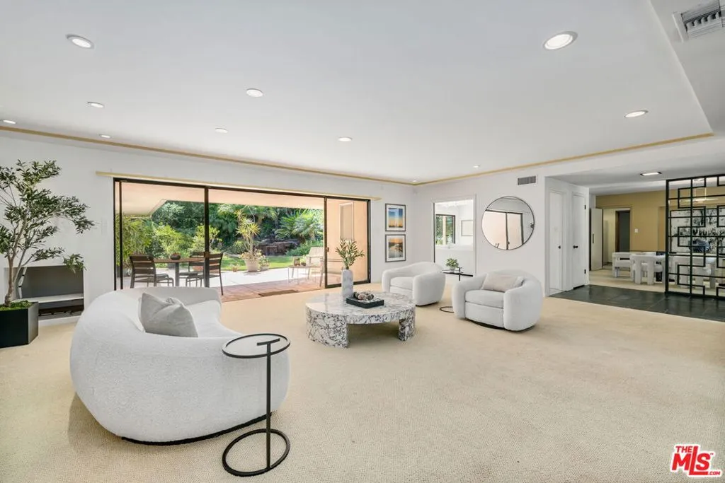 Los Angeles, California 90024, United States, 5 Bedrooms Bedrooms, ,4 BathroomsBathrooms,Residential,Active,179466