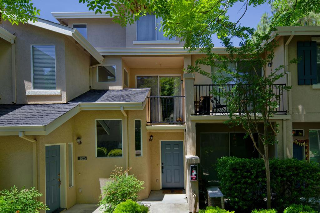 Modern Three-Story Townhome with Prime Location in desirable Jubilee at Basking Ridge. Welcome to this beautifully designed three-story townhome that combines comfort, style, and convenience. First level features an attached garage with bonus room and convenient in-unit washer and dryer hook ups, making laundry a breeze. On the second main level, enjoy a spacious kitchen, half bath and family room with an open-concept design, centered around a cozy gas fireplaceideal for both everyday living and entertaining. Step out onto your private balcony, the perfect spot for morning coffee or evening relaxation. Upstairs, the third top-level primary suite is a serene retreat with double sinks, a large walk-in closet, and plenty of natural light. Located just minutes from shopping, scenic trails, and major freeways 101 & 85, this townhome provides easy access to everything you need, whether youre commuting, running errands, or enjoying the outdoors. Don't miss out on this incredible opportunity to make it yours!