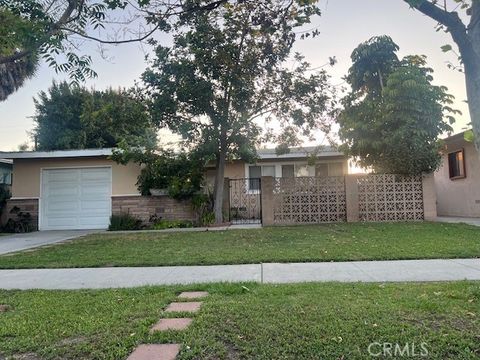 Photo of 2829 Iroquois Ave, Long Beach, CA 90815 (MLS # RS26087842)