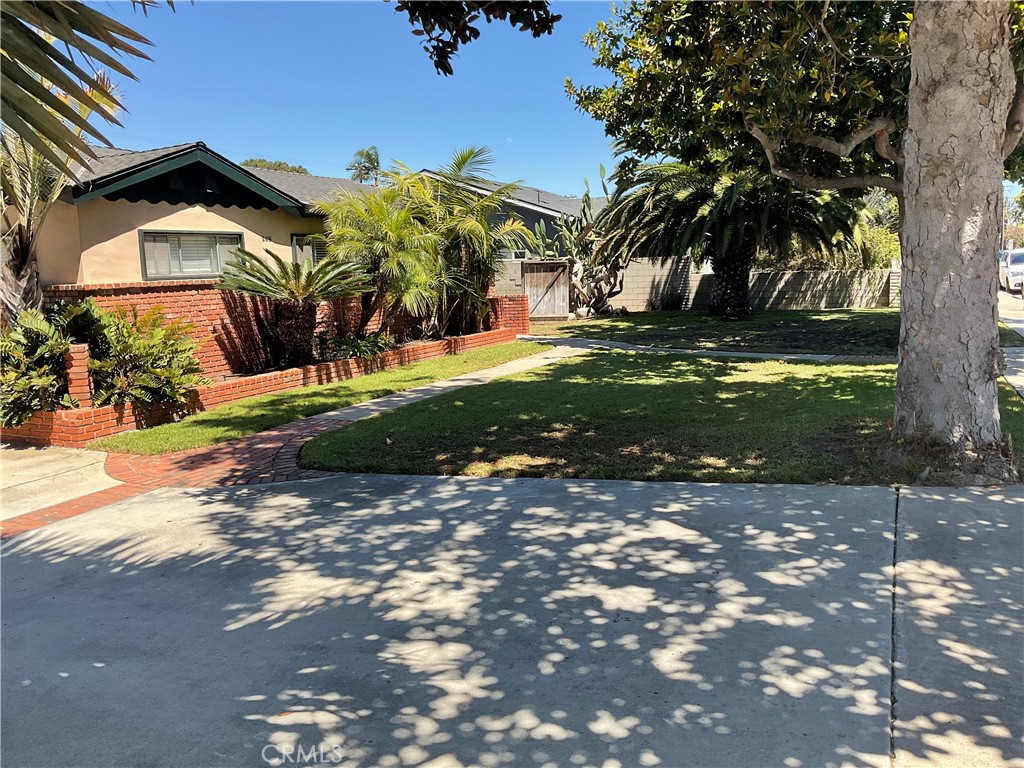 East side Costa Mesa, Huge 13,000 sqft lot! Build 1 large home or split the lot and build 2 houses or maybe possible a SB9 urban lot split then city planning 2 homes a lot. Contact City with all questions regarding building.