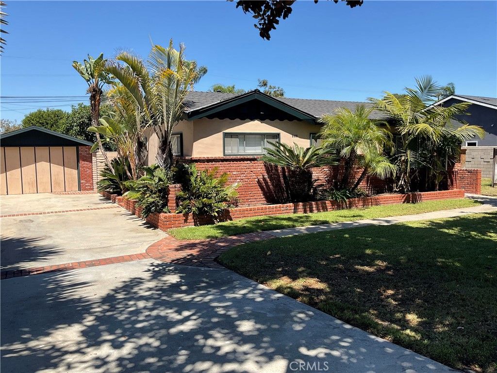 Photo of 268 E 18th Street, Costa Mesa, CA 92627 (MLS # OC25033434)