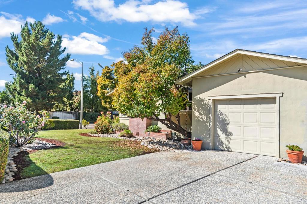 607 Los Olivos Drive