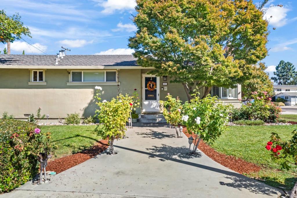 607 Los Olivos Drive