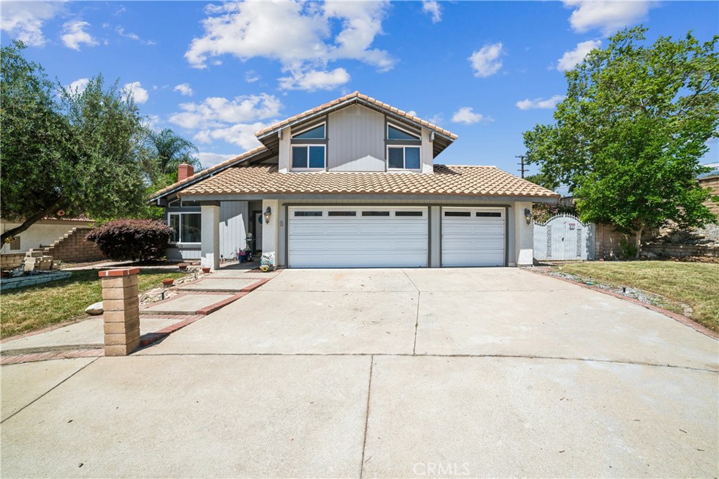 This Message Is From an External Sender
This message came from outside your organization.
Report Suspicious
Nestled at the end of a quiet cul-de-sac, this stunning 4-bedroom, 3-bathroom home offers the perfect blend of comfort, style, and outdoor living. Sitting on a generous 12,960 sq ft lot, this property boasts breathtaking mountain views and a resort-style backyard complete with a sparkling pool—ideal for relaxing or entertaining.
Inside, you’ll find an inviting open floor plan with upgraded flooring throughout, creating a seamless flow between the living, dining, and kitchen areas. The spacious layout is perfect for both everyday living and hosting guests.
Additional features include a rare 3-car garage, ample natural light, and a prime location in a peaceful neighborhood.
Don’t miss your chance to own this beautiful home with space, style, and scenic views!