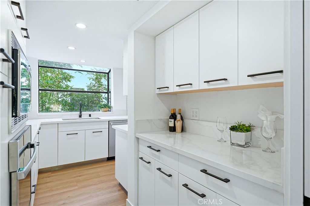 Photo of 11601 Montana Ave #7, Brentwood, CA 90049 (MLS # OC25250445)