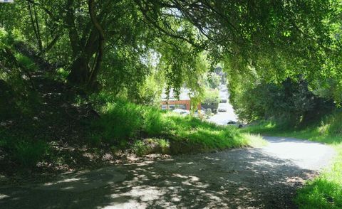Photo of 0 Willowbank Ct, Oakland, CA 94611 (MLS # 41118087)