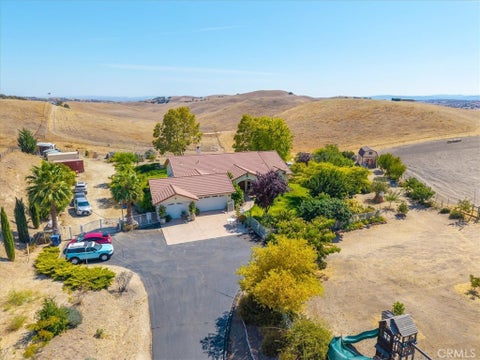 Photo of 80020 Eva RD, San Miguel, CA 93451 (MLS # SC26151062)