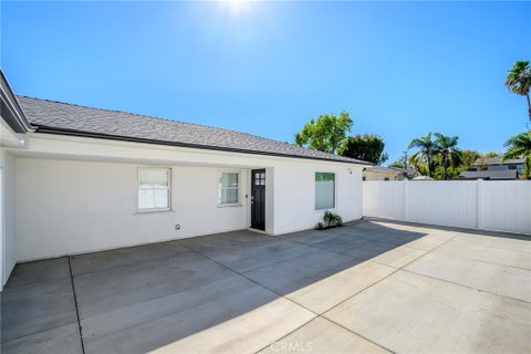 Photo of 1346 N Parish Place, Burbank, CA 91506 (MLS # GD26225752)