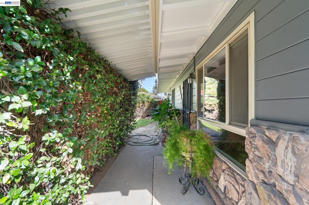 2485 Fernandez Dr