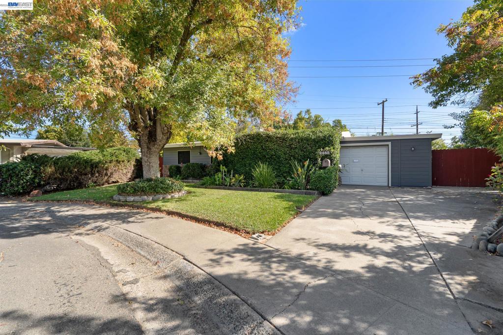 2485 Fernandez Dr
