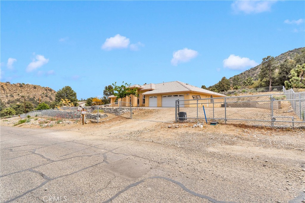 1679 Desert Front Road