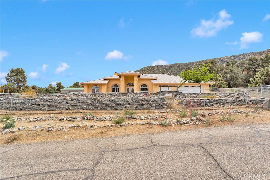 1679 Desert Front Road
