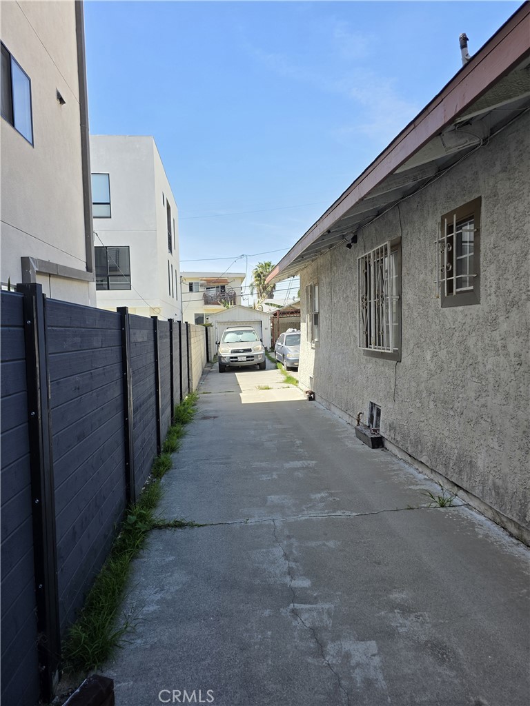 527 N Hobart