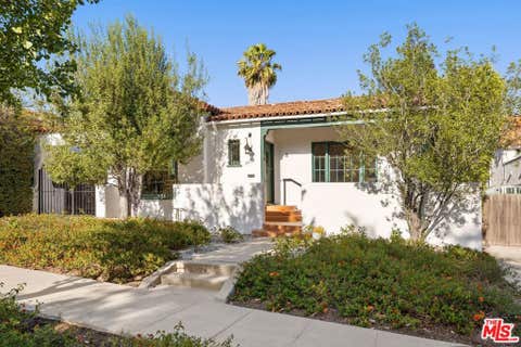 Photo of 2032 Holmby Avenue, Los Angeles, CA 90025 (MLS # 26849317)