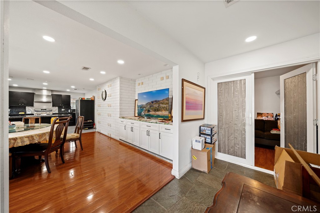 1454 Ameluxen Avenue