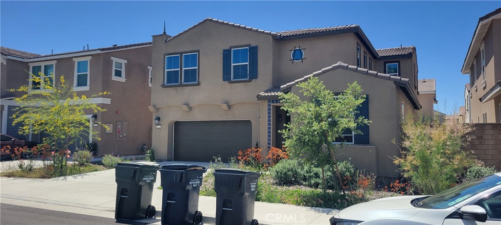 833 Half Moon Avenue