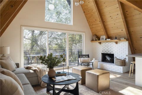 Photo of 1340 Yosemite Dr, Lake Arrowhead, CA 92352 (MLS # IG26182264)