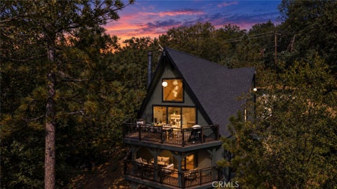Photo of 1340 Yosemite Dr, Lake Arrowhead, CA 92352 (MLS # IG26182264)