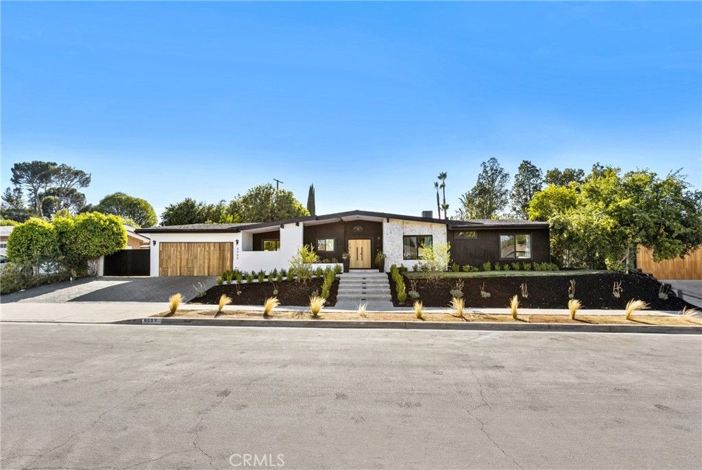Photo of 6009 Neddy Avenue, Woodland Hills, CA 91367 (MLS # OC25237162)