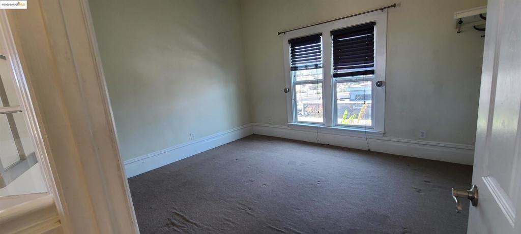 WEST OAK - Residential Income