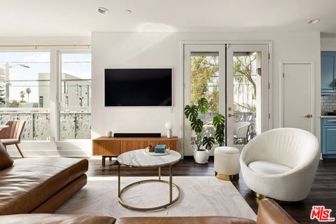 Photo of 6074 W Studio Court, Los Angeles, CA 90038 (MLS # 26668567)