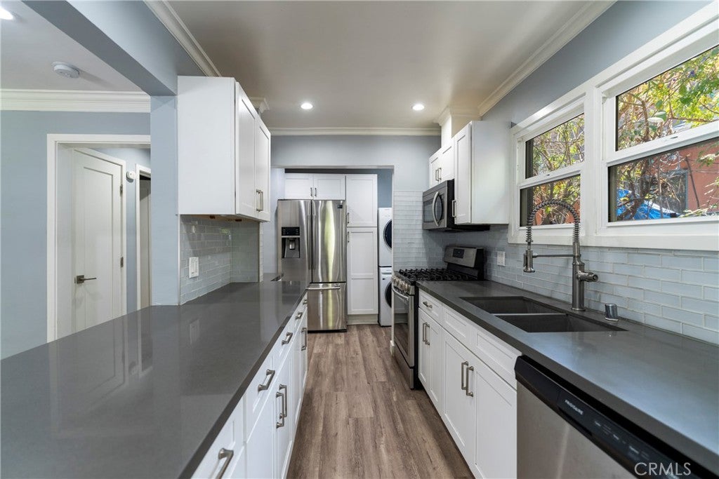 11938 Exposition Boulevard, Los Angeles CA 90064