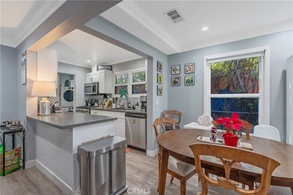 Photo of 11938 Exposition Boulevard, Los Angeles, CA 90064 (MLS # SB25266947)