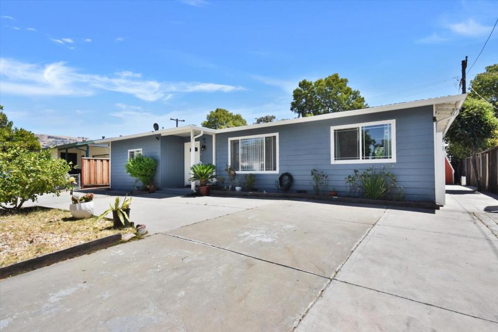 Charming San Jose home in a nice neighborhood. Property has two separate living unit studios, one of them with 2 beds / 1 bath and the other one 1 bed / 1 bath . Both units are in move-in ready condition; The main house has 3 bedrooms, 1 bath, recessed lights, double pane windows, laminated flooring Etc. The house has large driveway; Live in one and rent out the other 2 units or use all 3 units as rental for maximum cash flow; This house is conveniently situated near schools & shopping with easy access to freeways.