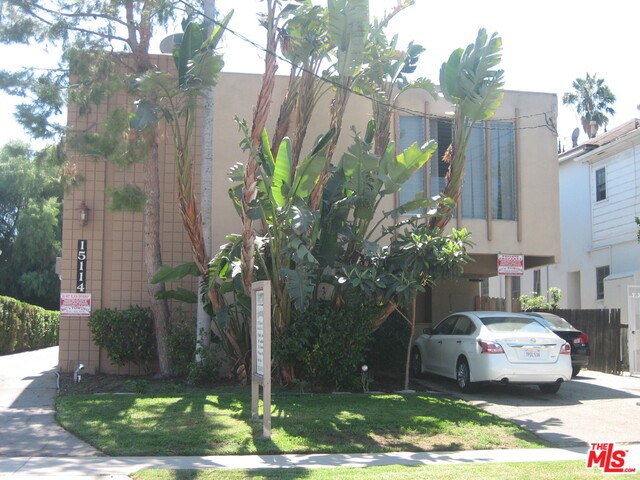 The subject property is an eleven unit apartment building, located on coveted Dickens Street in prime Sherman Oaks. Built in 1960, the property is subject to rent control. There is desirable unit mix of five one-bedroom/one-bath units and six two-bedroom/one-bath units. With a Walk Score of 81, the property is walking distance to Whole Foods, Sherman Oaks Galleria and the endless shopping, dining and entertainment options on Ventura Boulevard. This desirable location provides residents all the conveniences they need as well as quick freeway access to 101 and 405 Freeways.In addition to the great location, the property offers residents a nicely landscaped entrance, on-site laundry facility and carport and tuckunder parking. Investors should see this as a rare opportunity to own on Dickens Street with upside in rents and a desirable unit mix.