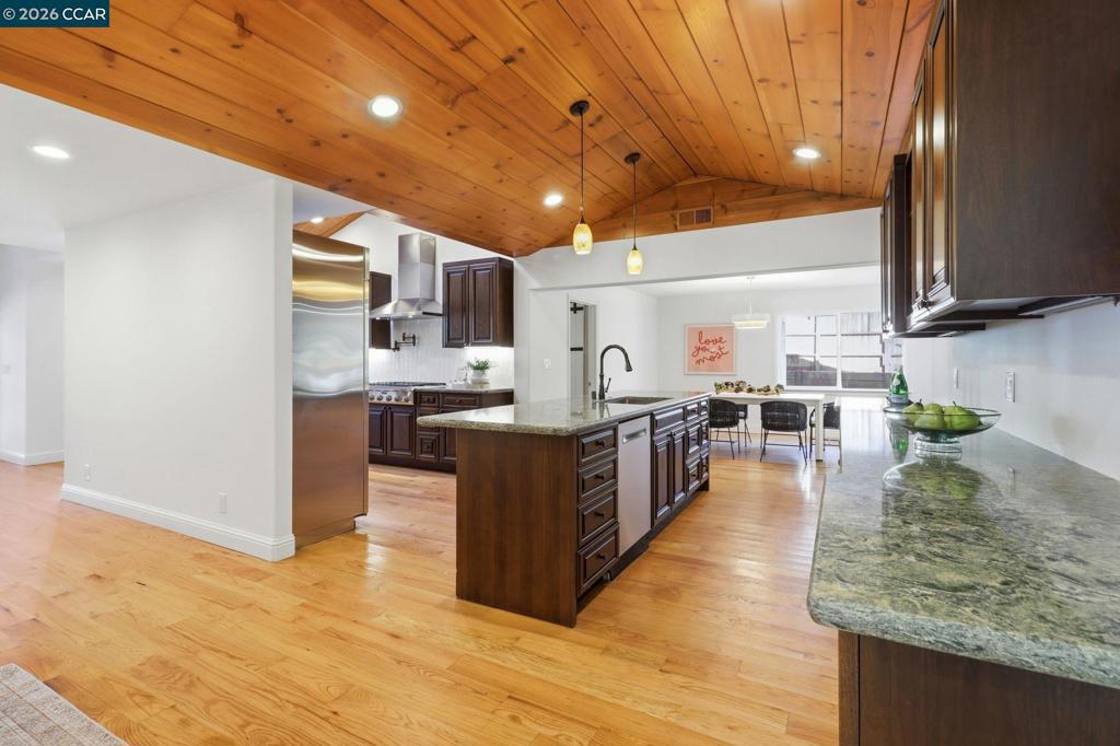 1124 Sanders Dr Dr, Moraga CA 94556