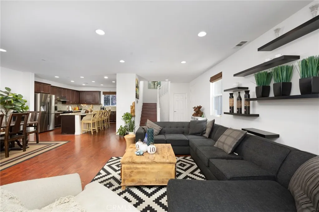 Ontario, California 91764, United States, 4 Bedrooms Bedrooms, ,3 BathroomsBathrooms,Residential,Active,120613