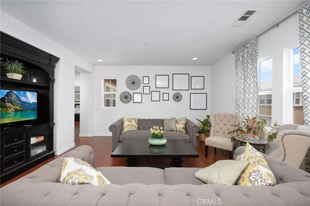 Ontario, California 91764, United States, 4 Bedrooms Bedrooms, ,3 BathroomsBathrooms,Residential,Active,120613