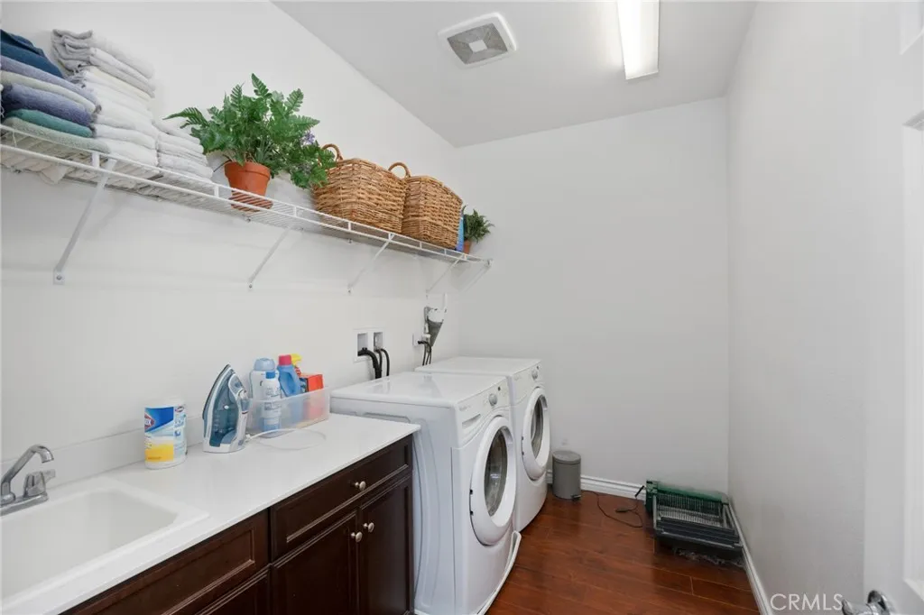 Ontario, California 91764, United States, 4 Bedrooms Bedrooms, ,3 BathroomsBathrooms,Residential,Active,120613