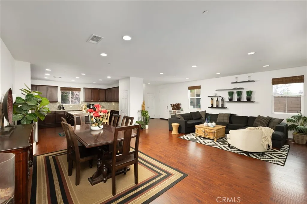 Ontario, California 91764, United States, 4 Bedrooms Bedrooms, ,3 BathroomsBathrooms,Residential,Active,120613