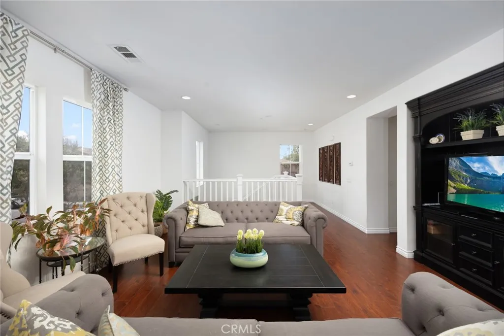 Ontario, California 91764, United States, 4 Bedrooms Bedrooms, ,3 BathroomsBathrooms,Residential,Active,120613