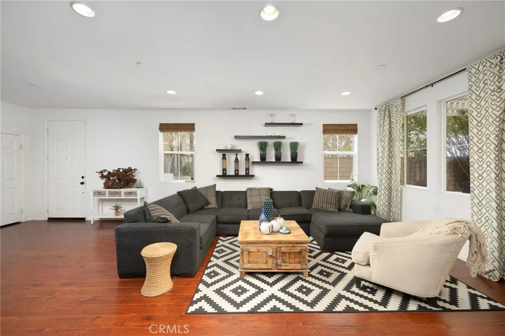 Ontario, California 91764, United States, 4 Bedrooms Bedrooms, ,3 BathroomsBathrooms,Residential,Active,120613